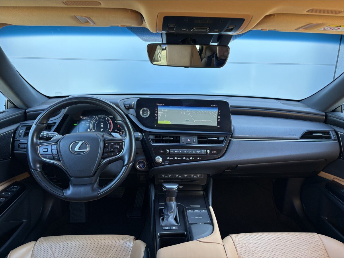 Lexus ES 300h Sedan / Limuzína 2,5 l 131 kw