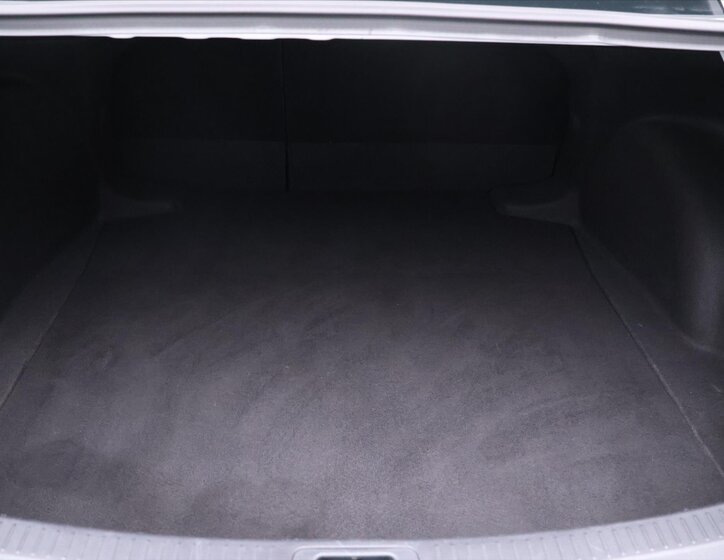 Toyota Corolla Sedan / Limuzína 1,8 l 72 kw