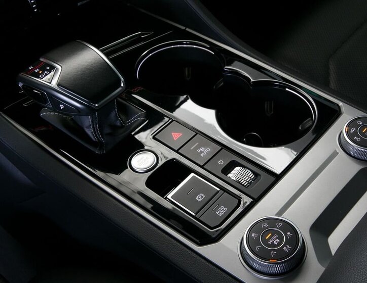 Volkswagen Touareg SUV / Terénní 3,0 l 210 kw