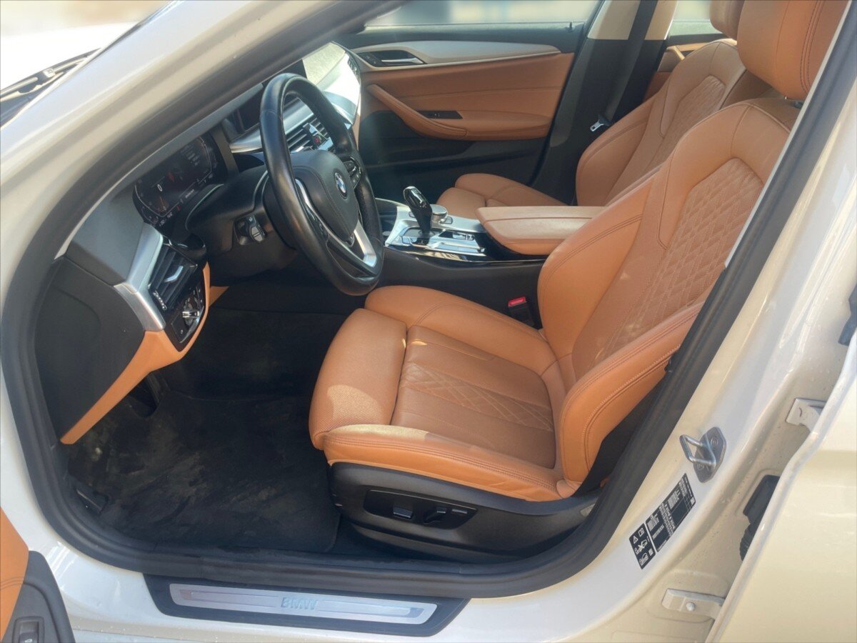 BMW Řada 5 Kombi 3,0 l 210 kw