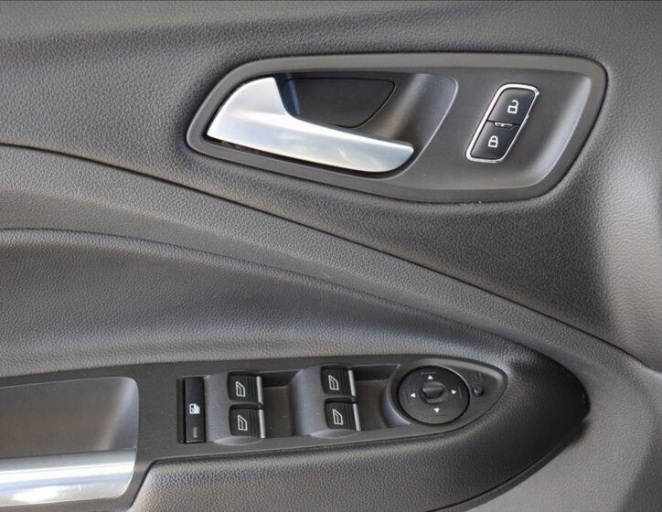 Ford Kuga SUV 1,5 l 110 kw