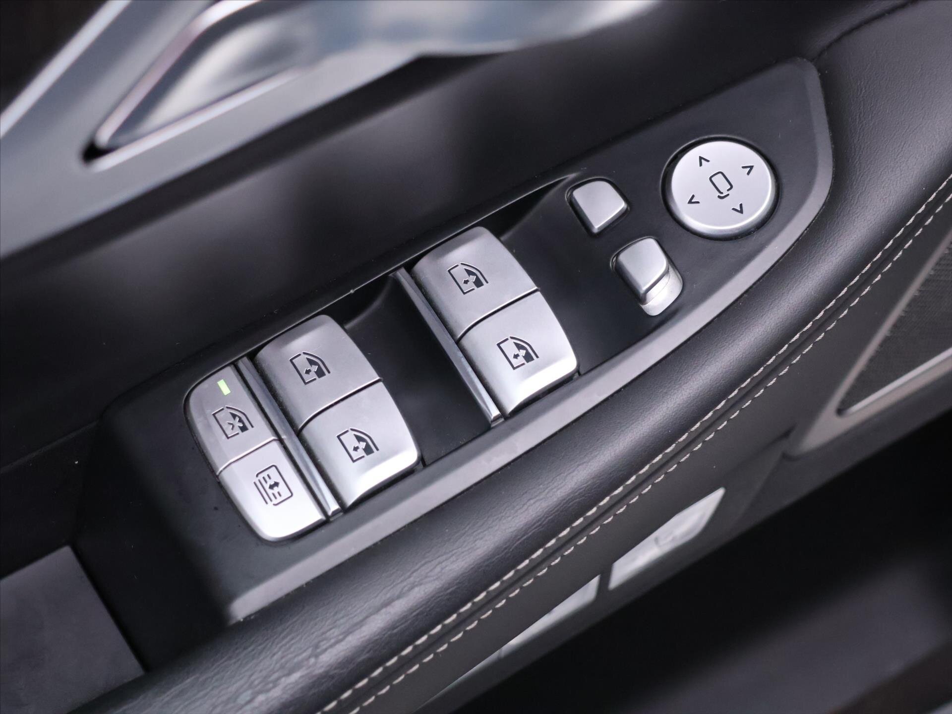 BMW Řada 7 Sedan 4,4 l 330 kw