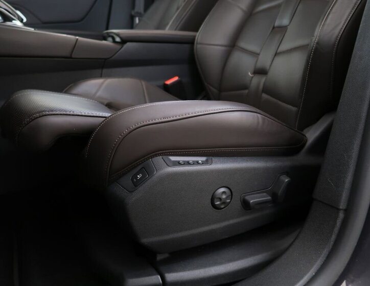 DS Automobiles DS7 Crossback SUV / Terénní 1,6 l 133 kw