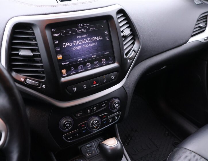 Jeep Cherokee SUV / Terénní 2,2 l 147 kw