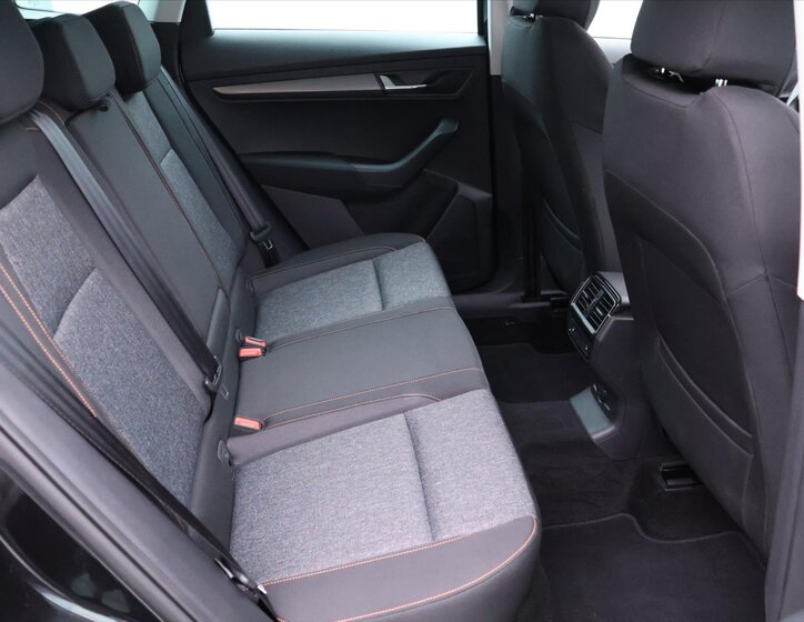 Škoda Karoq SUV 999,0 81 kw