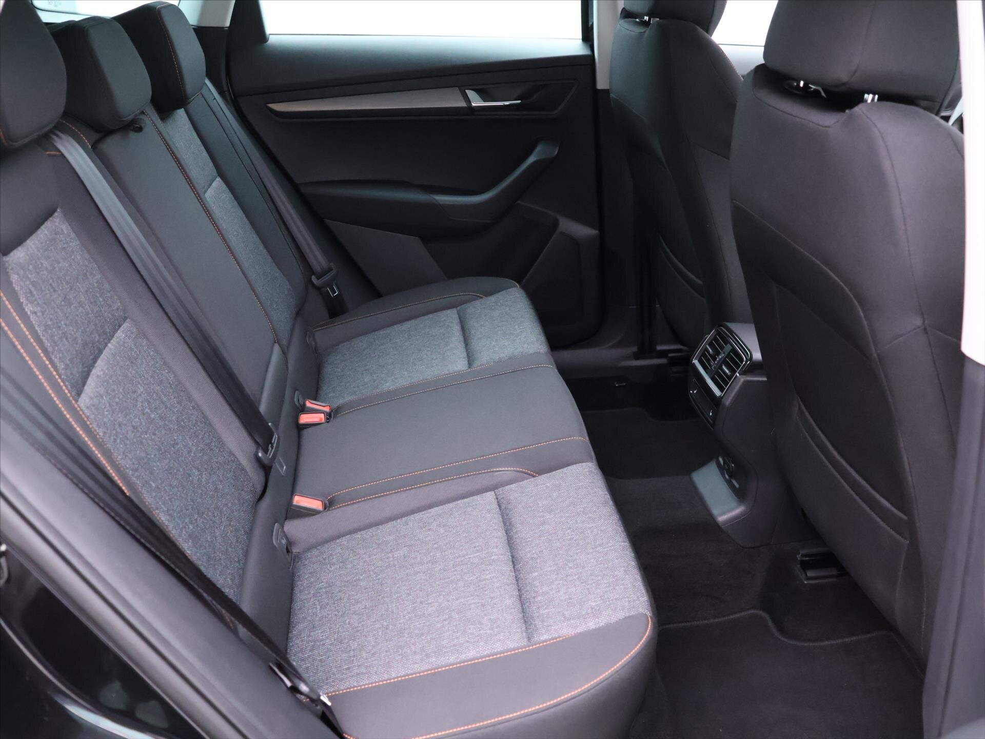 Škoda Karoq SUV 999,0 81 kw