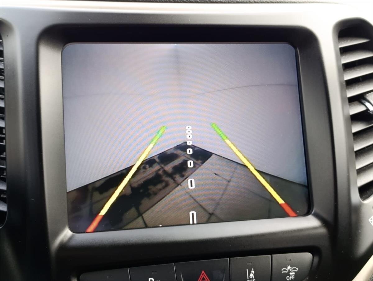 Jeep Cherokee SUV 3,2 l 200 kw