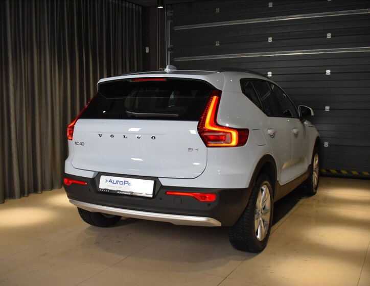 Volvo XC40 SUV / Terénní 2,0 l 120 kw