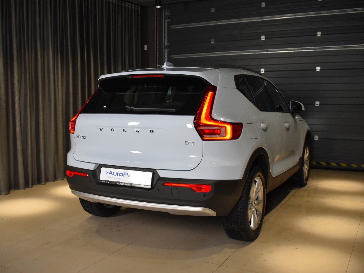 Volvo XC40 SUV / Terénní 2,0 l 120 kw