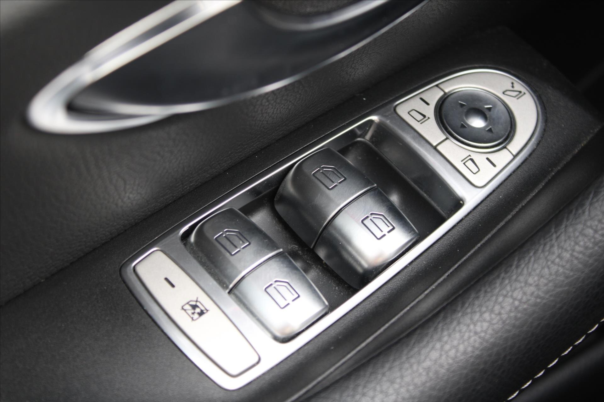 Mercedes-Benz Třídy E Sedan / Limuzína 2,0 l 155 kw