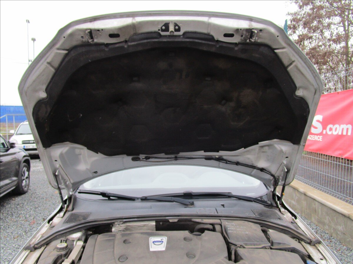 Volvo XC70 Kombi 2,4 l 158 kw