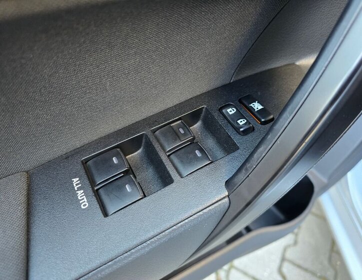 Toyota Corolla Sedan / Limuzína 1,6 l 97 kw