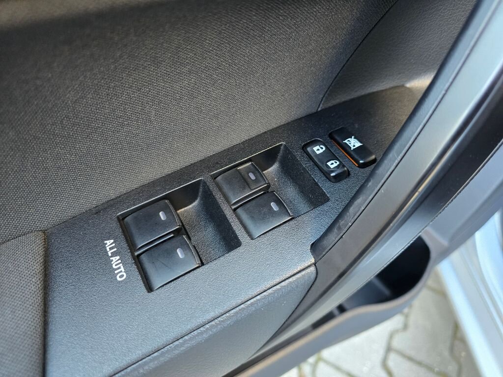 Toyota Corolla Sedan / Limuzína 1,6 l 97 kw