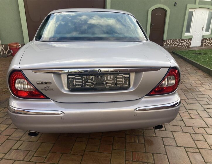 Jaguar XJ8 5