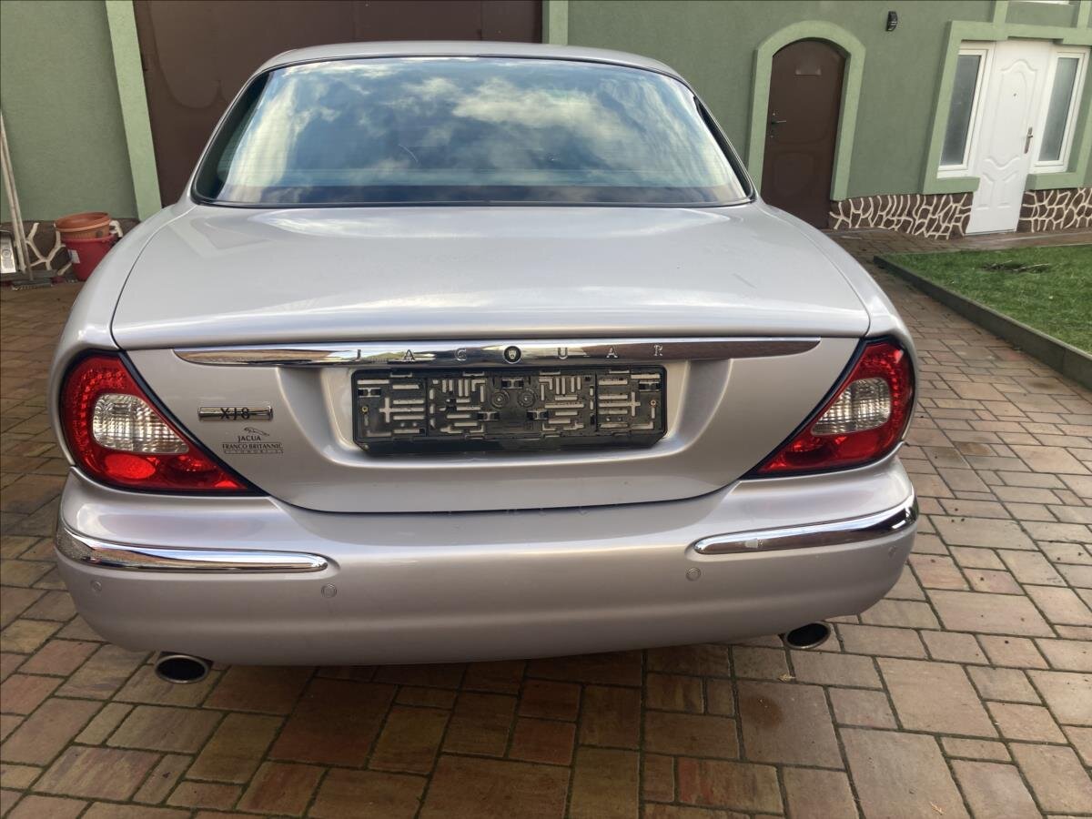 Jaguar XJ8