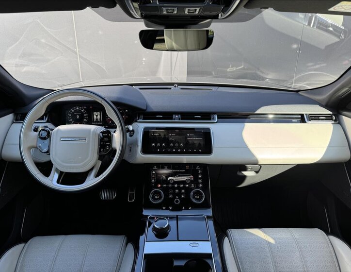 Land Rover Range Rover Velar 14