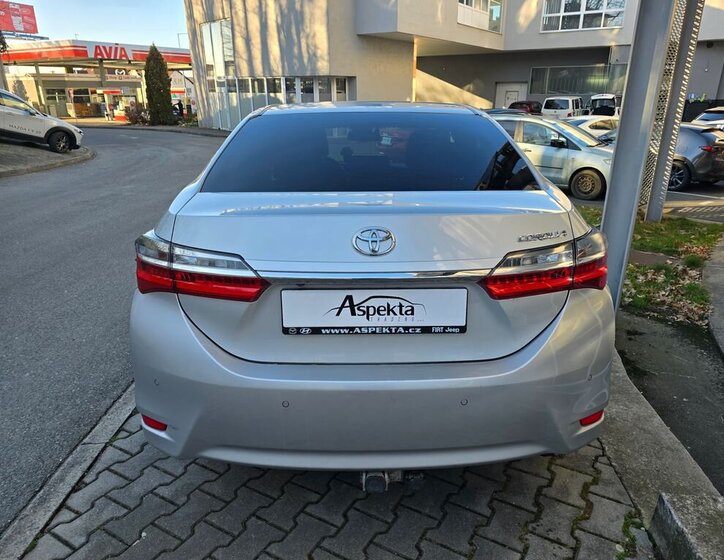 Toyota Corolla Sedan / Limuzína 1,6 l 97 kw