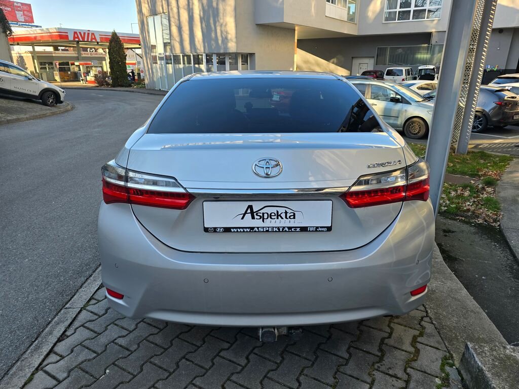 Toyota Corolla Sedan / Limuzína 1,6 l 97 kw