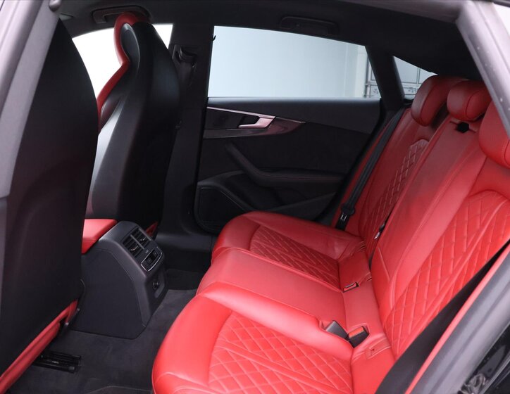 Audi S5 Sedan 3,0 l 260 kw