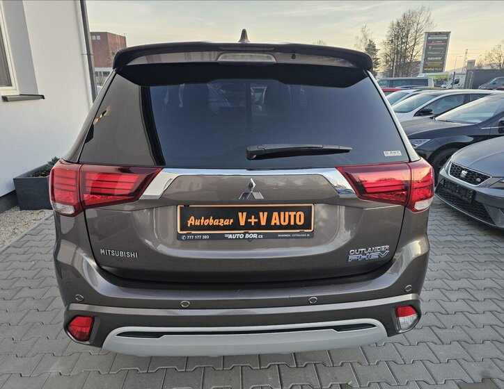 Mitsubishi Outlander 7