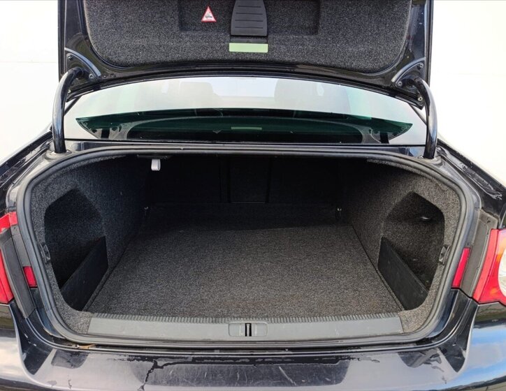 Volkswagen Passat Sedan 2,0 l 103 kw