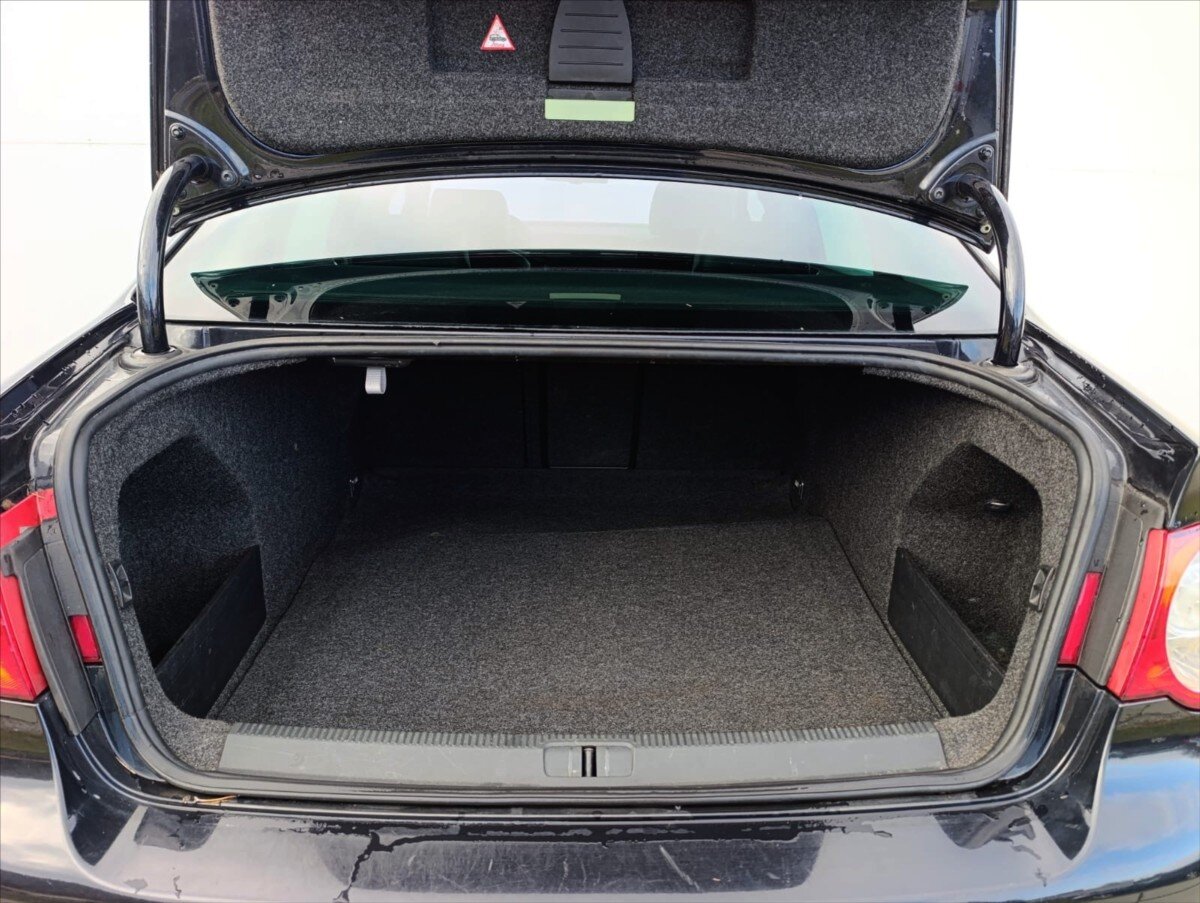 Volkswagen Passat Sedan 2,0 l 103 kw