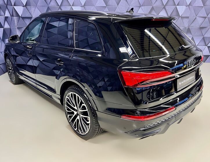 Audi Q7 4