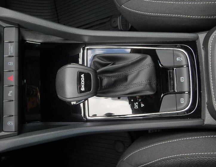 Škoda Karoq SUV / Terénní 1,5 l 110 kw