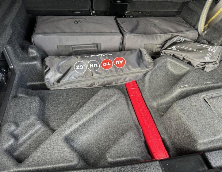 Mercedes-Benz EQC 33