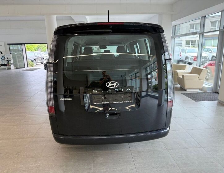 Hyundai Staria 4