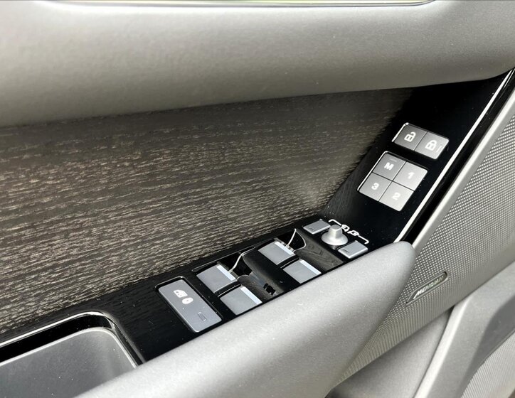 Land Rover Range Rover Velar SUV / Terénní 2,0 l 150 kw