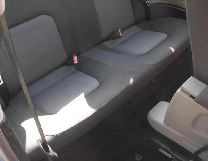 Volkswagen New Beetle 8