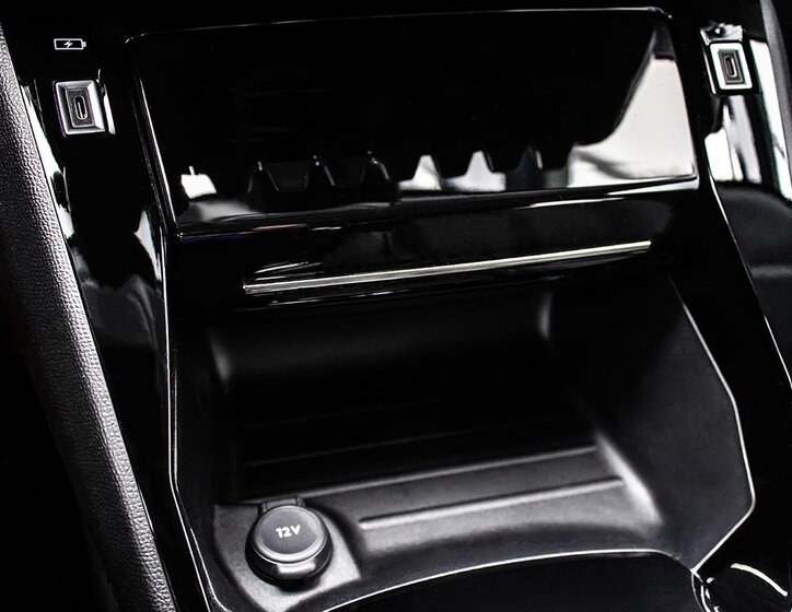 Peugeot 208 Hatchback 1,2 l 81 kw