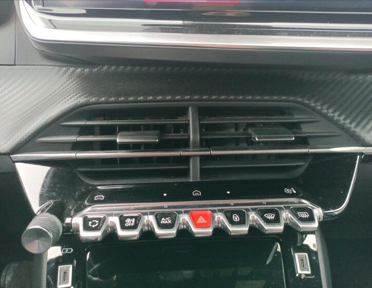 Peugeot 2008 SUV 1,2 l 96 kw