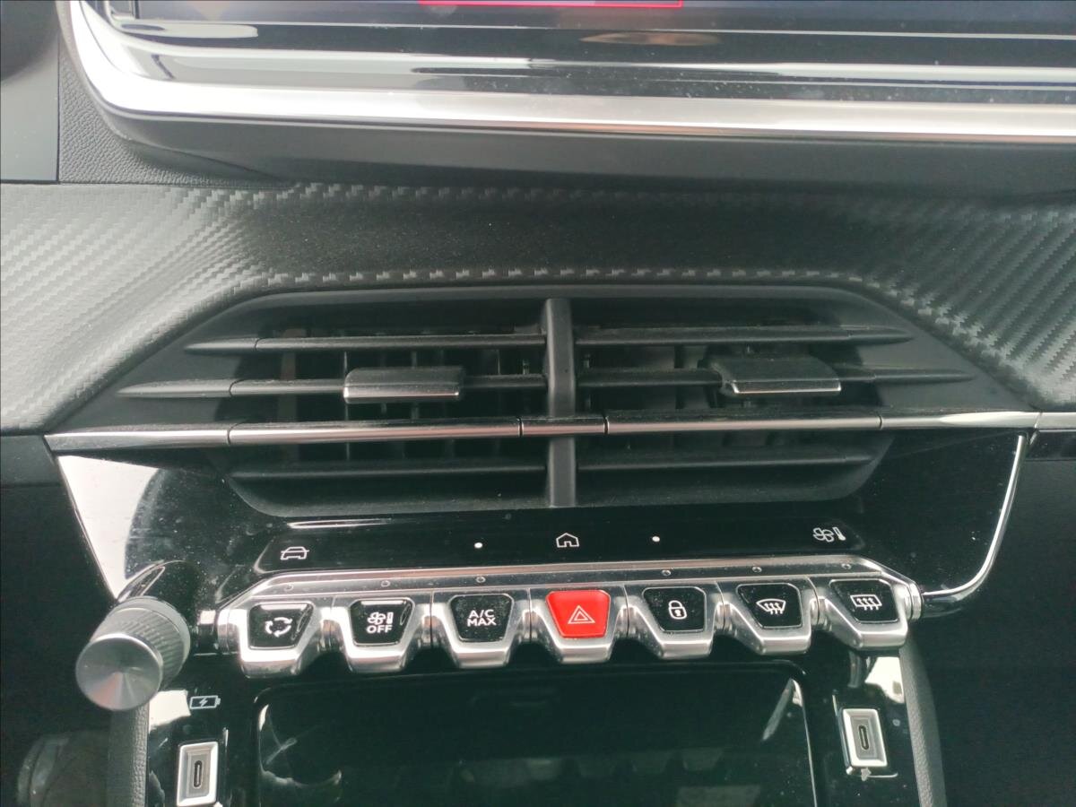 Peugeot 2008 SUV 1,2 l 96 kw