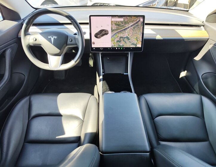 Tesla Model 3 Sedan / Limuzína 0,0 155 kw