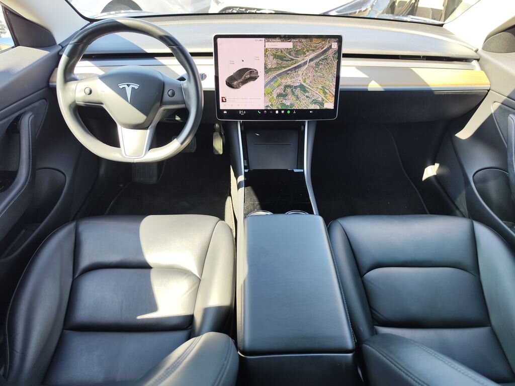 Tesla Model 3 Sedan / Limuzína 0,0 155 kw