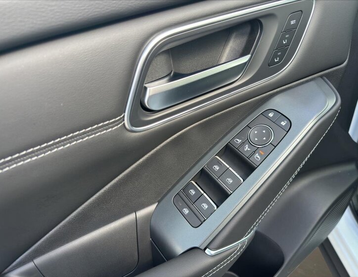 Nissan Qashqai SUV / Terénní 1,3 l 116 kw