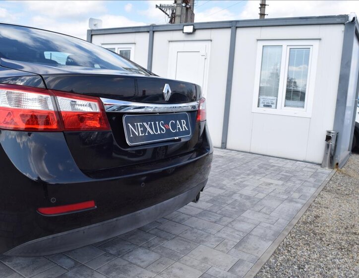 Renault Latitude Sedan / Limuzína 2,0 l 110 kw