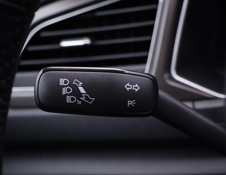 Volkswagen T-Roc SUV / Terénní 999,0 85 kw