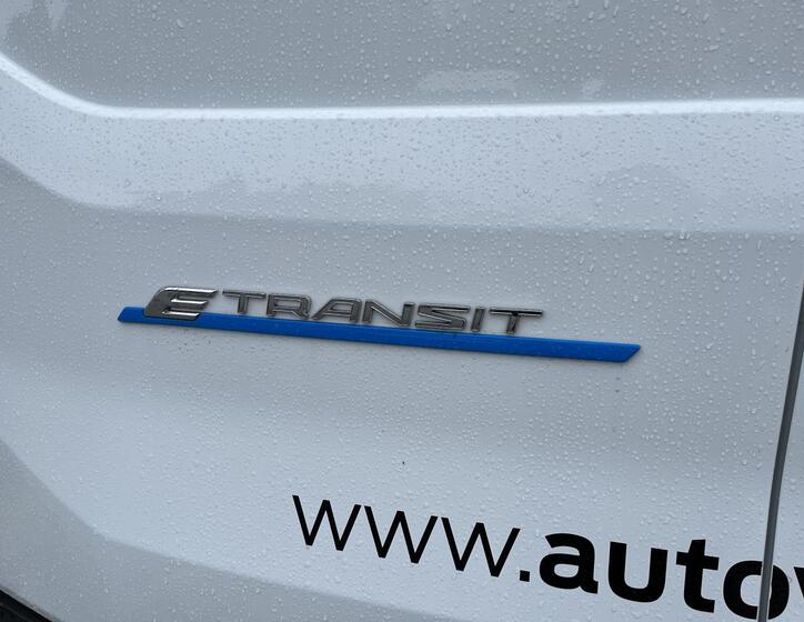 Ford Transit 8