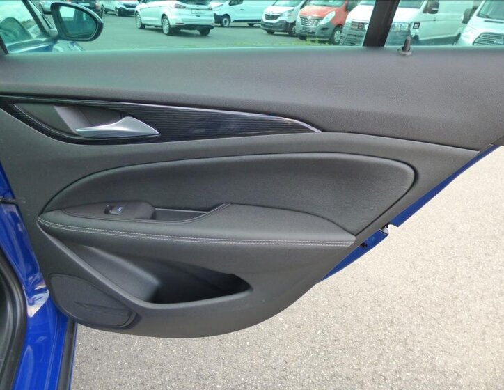 Opel Insignia Kombi 2,0 l 154 kw