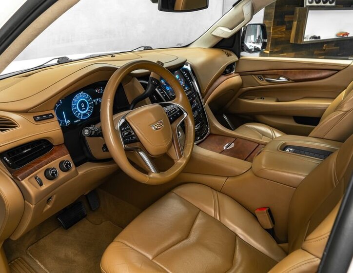 Cadillac Escalade SUV / Terénní 6,2 l 313 kw