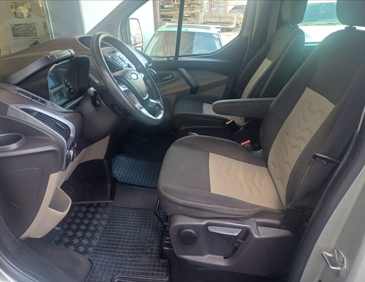 Ford Transit Custom 11