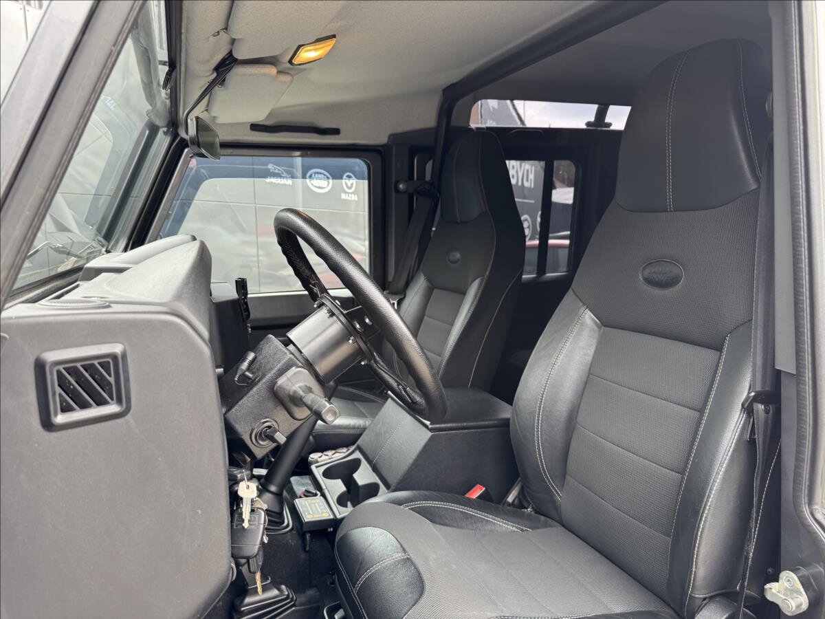 Land Rover Defender Skříň 2,2 l 90 kw