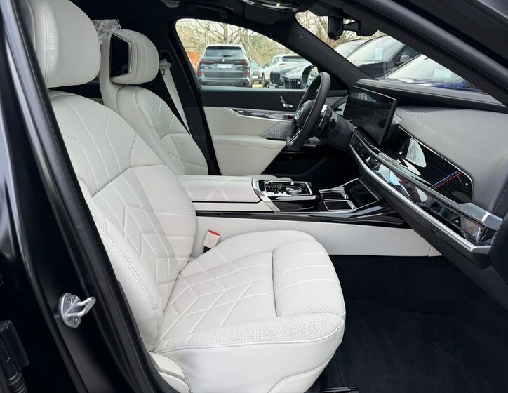 BMW Řada 7 Sedan / Limuzína 3,0 l 360 kw