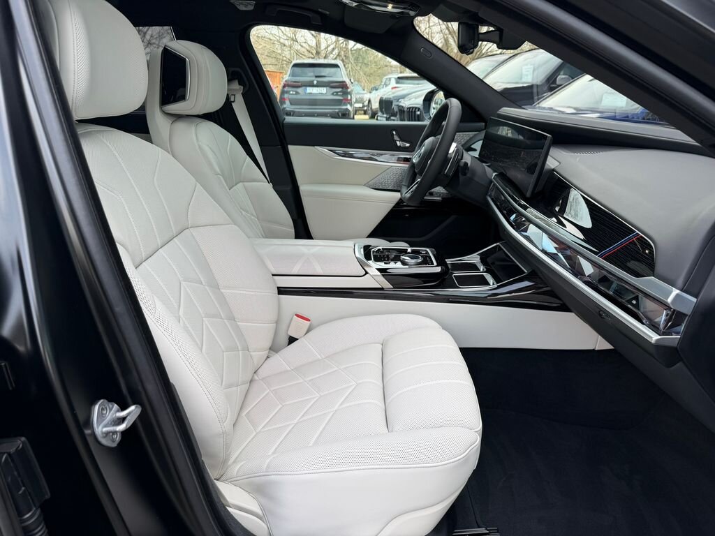 BMW Řada 7 Sedan / Limuzína 3,0 l 360 kw