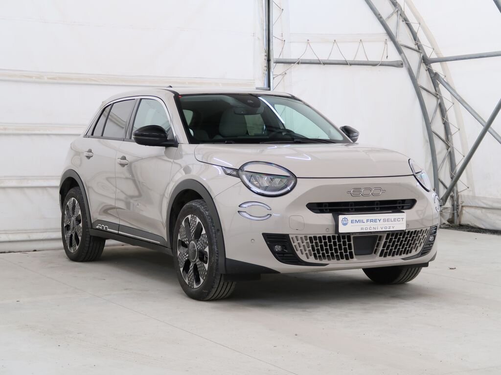 Fiat 600 Hatchback 1,2 l 100 kw