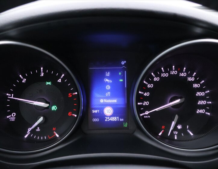 Toyota Avensis Kombi 2,0 l 105 kw