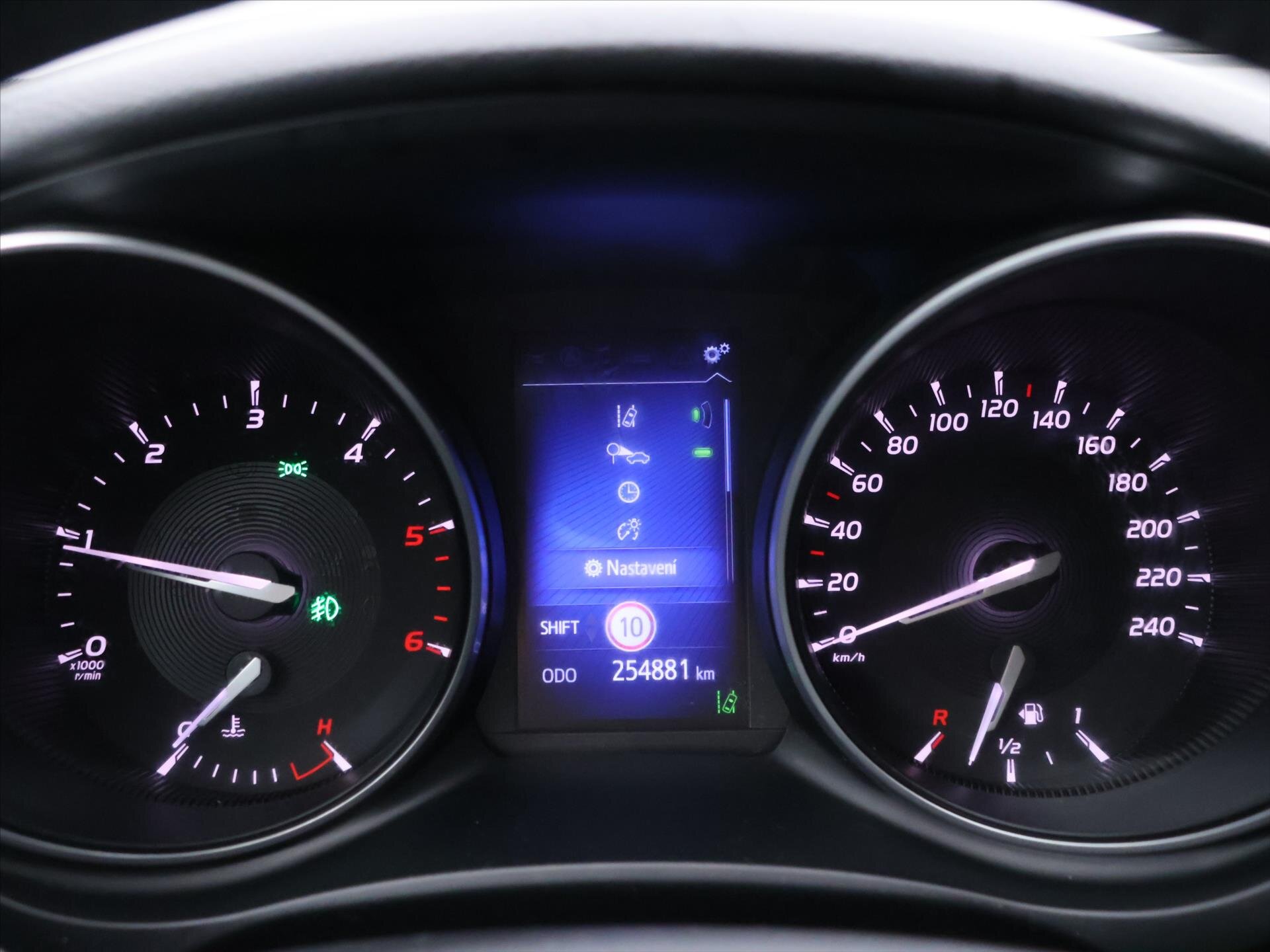 Toyota Avensis Kombi 2,0 l 105 kw